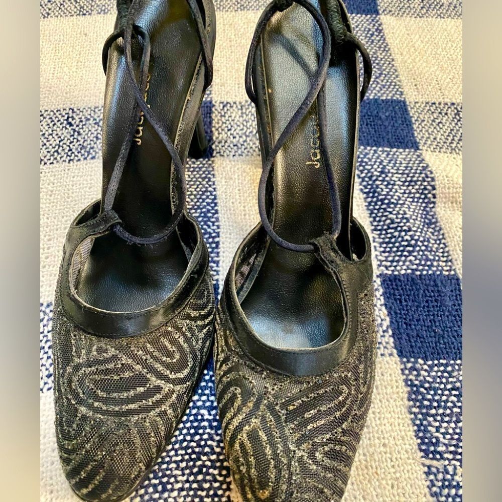 Nice strep vintage heels in size7